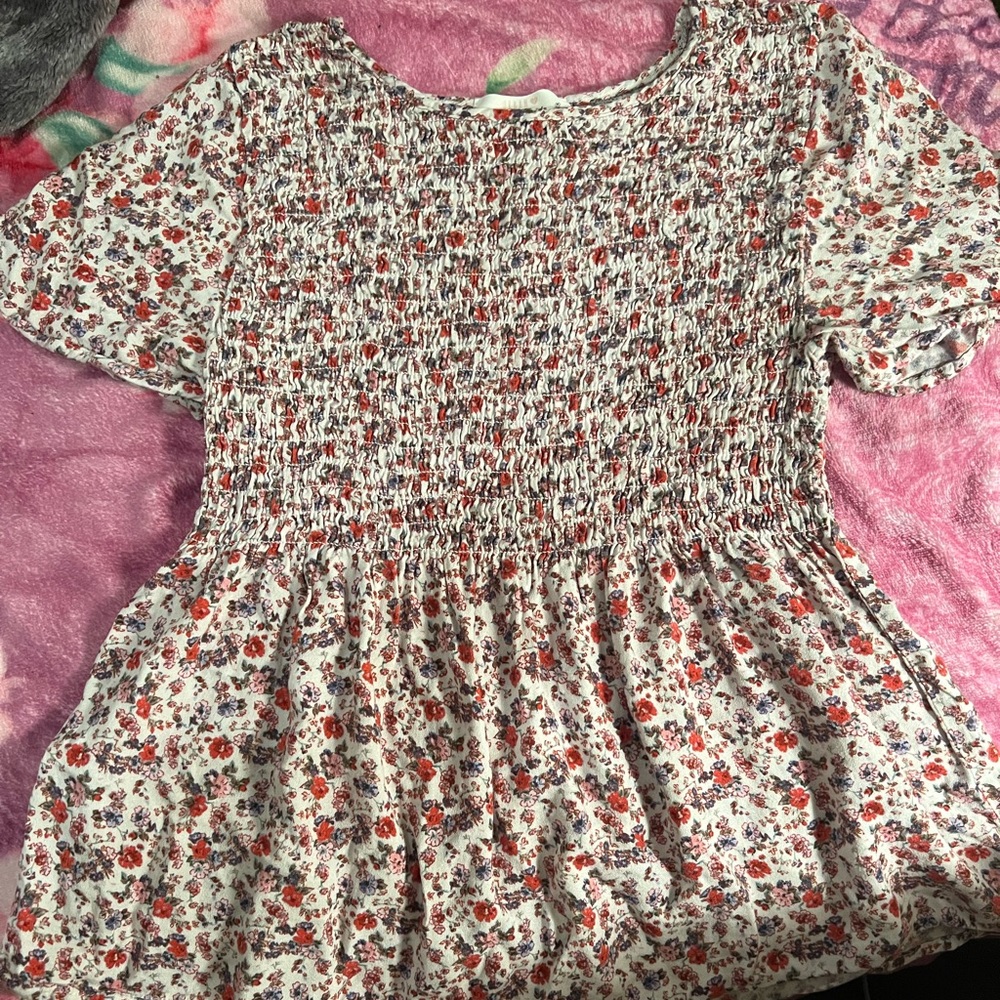Cute floral shirt !